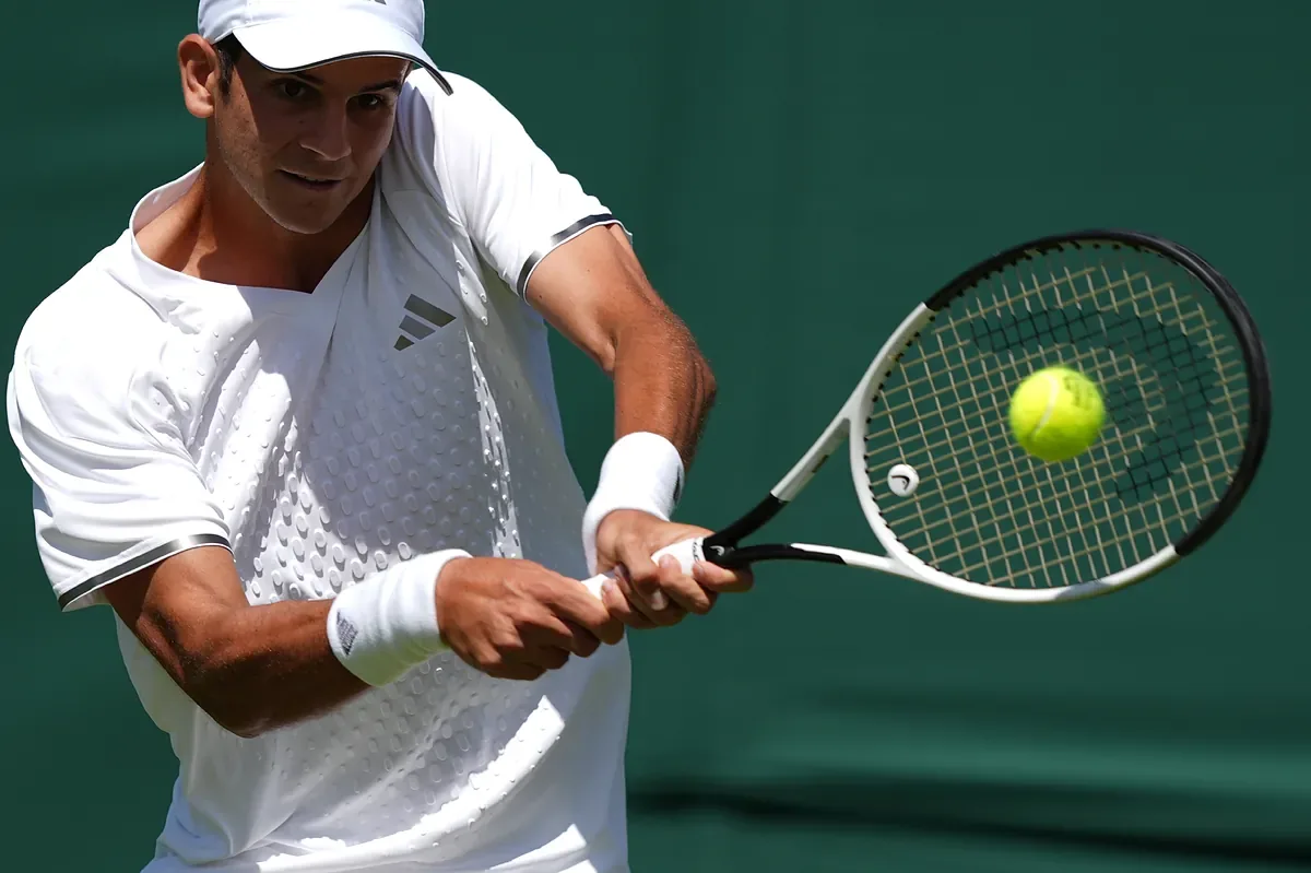 Jódar avanza en Wimbledon y se enfrentará a Carreño en la segunda ronda