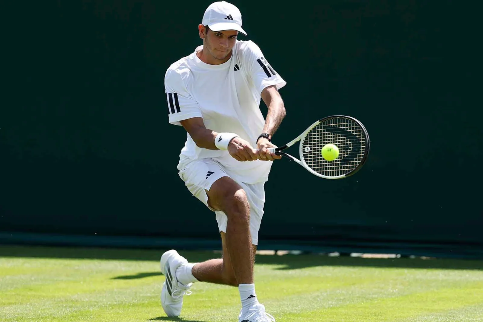 Jódar debuta con victoria en Wimbledon y confirma su adaptación a la hierba