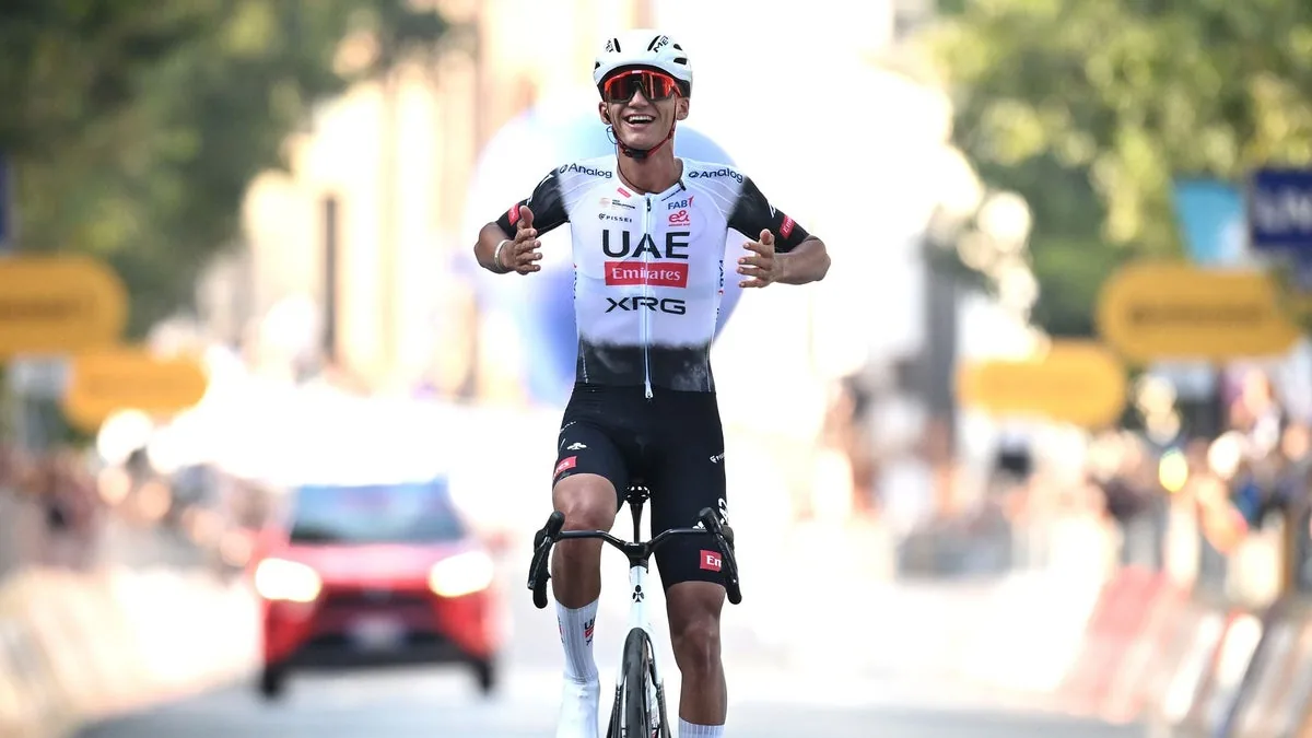 El ciclista mexicano Isaac del Toro hace historia en el Tour de Francia
