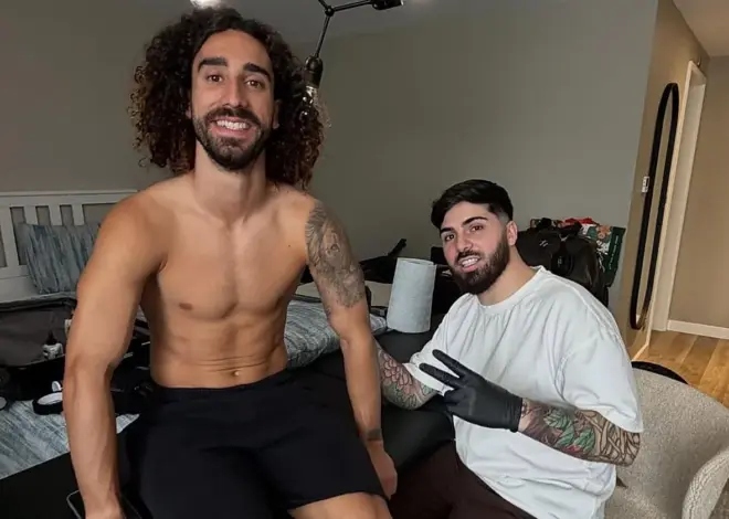 Murcia: Marc Cucurella cumple su promesa y se tatúa la cara de Luis de la Fuente