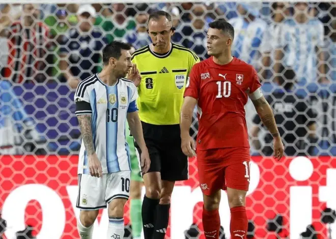 La IFAB reconoce un «grave error» arbitral en la expulsión de Embolo contra Argentina en el Mundial