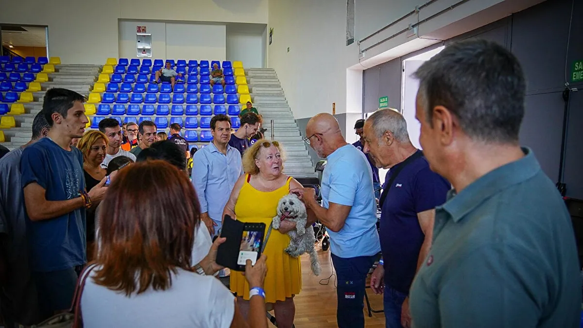 Luis de la Fuente visita a los desalojados por incendios en Marazuela, Las Rozas