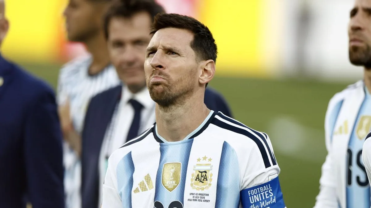Pujato recibe a Scaloni tras la final del Mundial con España