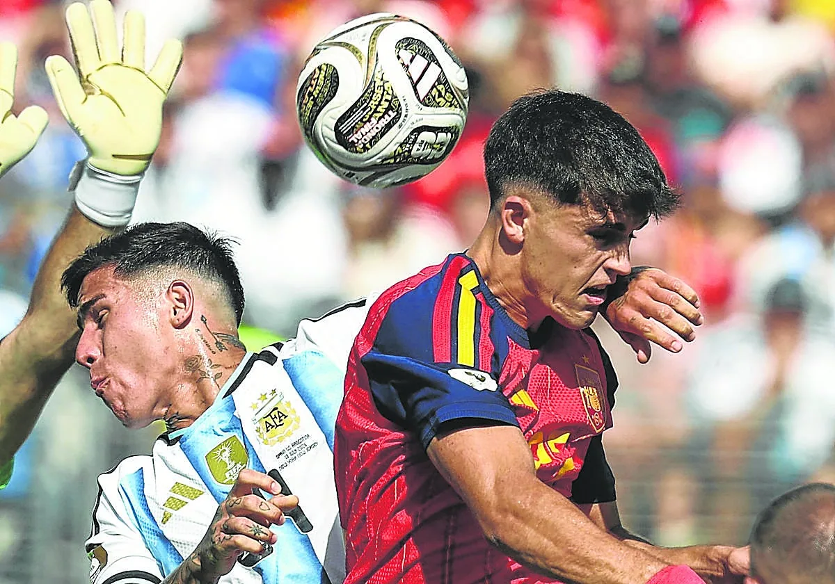 El joven futbolista Pau Cubarsí ha captado la atención en el mundo del fútbol, destacando por su rendimiento en el Mundial y su progresión en el FC Barcelona.