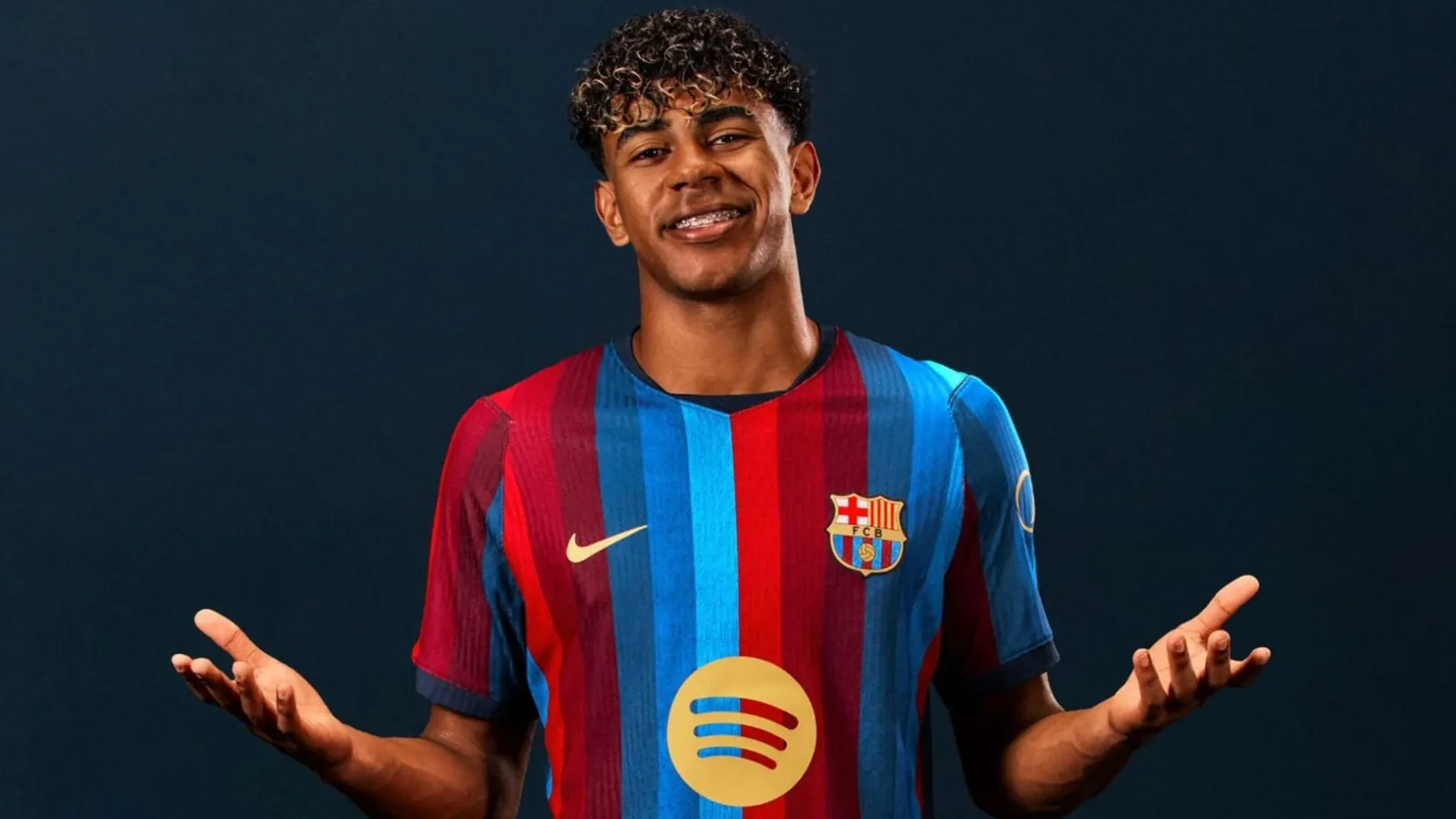 Barcelona presenta su nueva equipación para la temporada 26-27