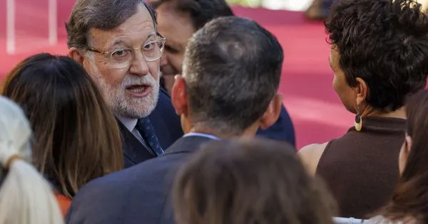 Foto: El expresidente del Gobierno Mariano Rajoy, en la toma de posesión de Juanma Moreno, su última aparición pública. (EFE/Julio Muñoz)