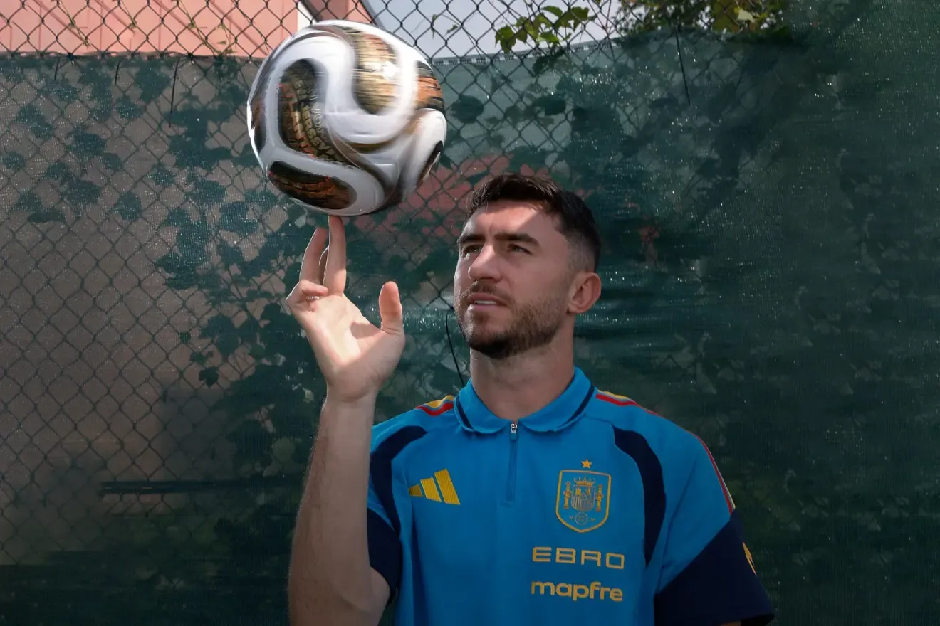 Haciendo malabarismos con la pelota de la final.